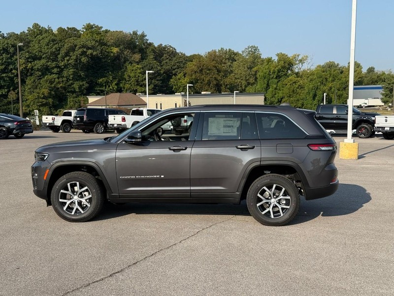 Jeep Grand Cherokee Vehicle Image 03