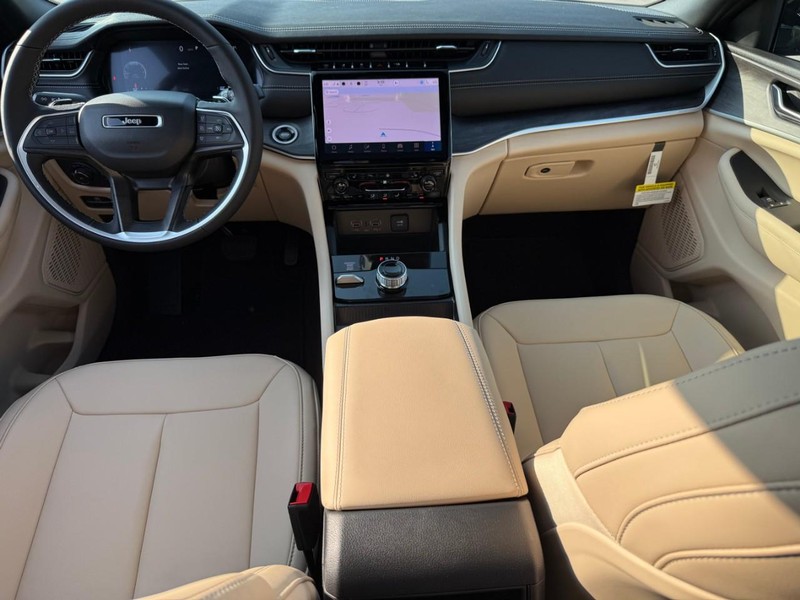 Jeep Grand Cherokee Vehicle Image 08