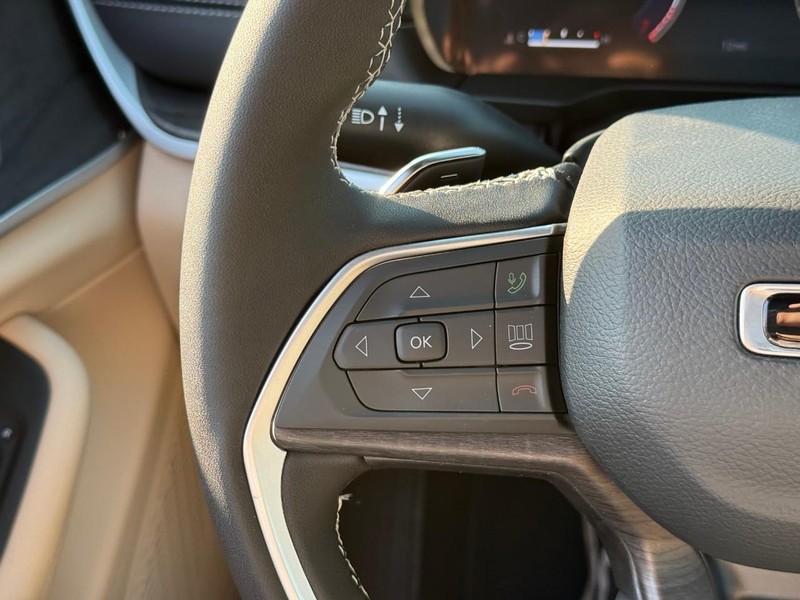 Jeep Grand Cherokee Vehicle Image 17