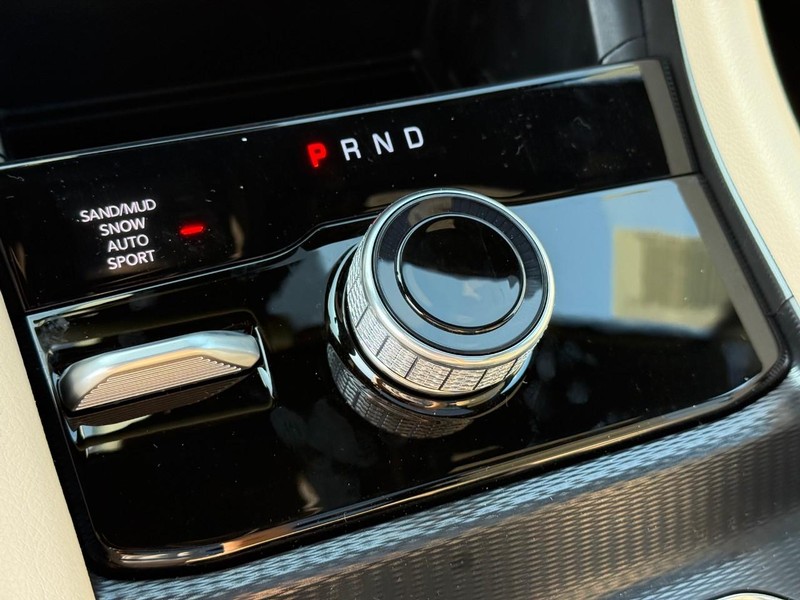Jeep Grand Cherokee Vehicle Image 19