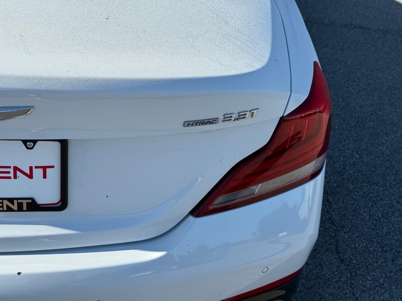 Genesis G70 Vehicle Image 08