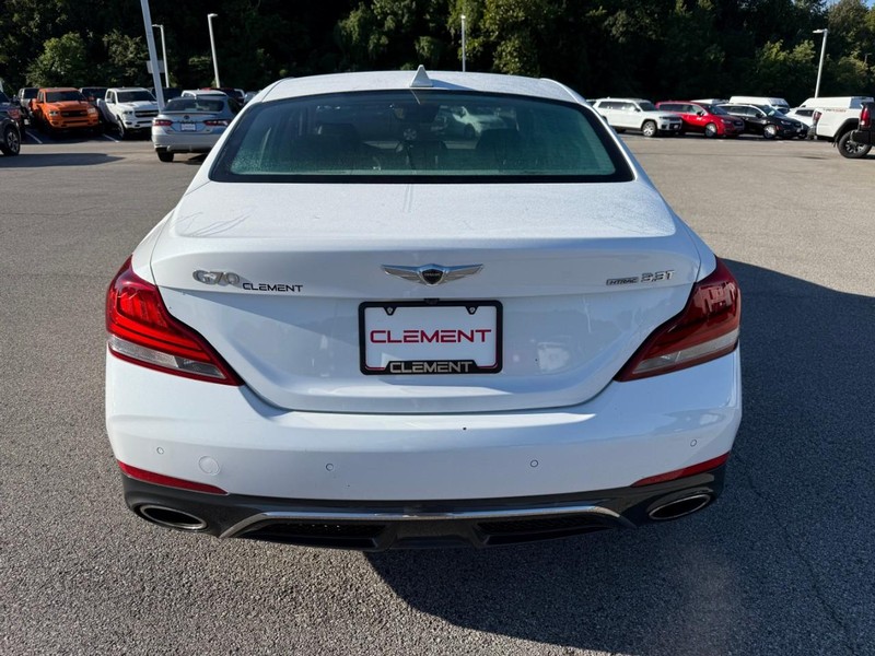 Genesis G70 Vehicle Image 11