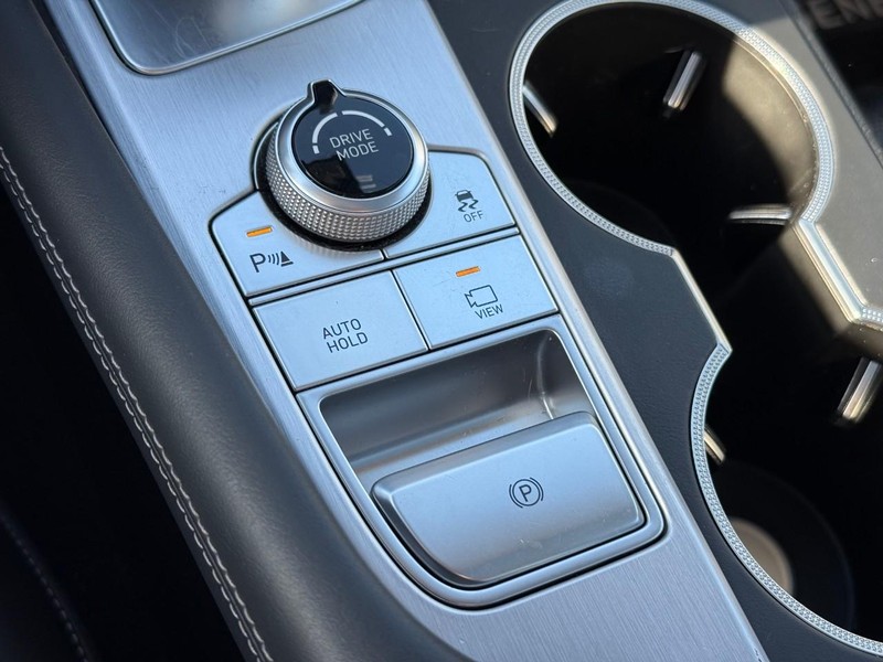 Genesis G70 Vehicle Image 23