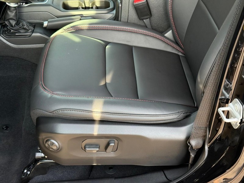Jeep Wrangler Vehicle Image 14