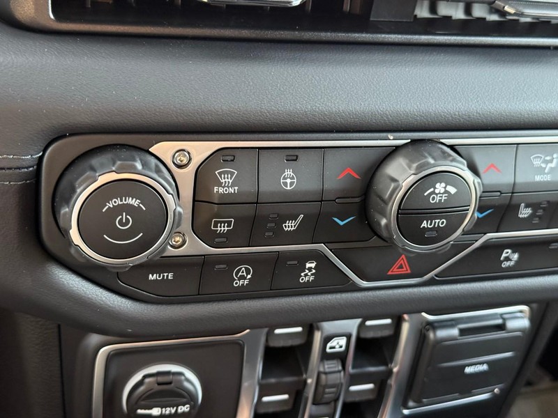Jeep Wrangler Vehicle Image 19