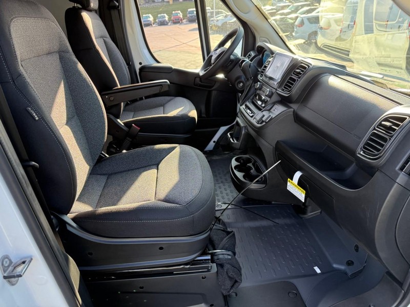 Ram ProMaster Cargo Van Vehicle Image 08