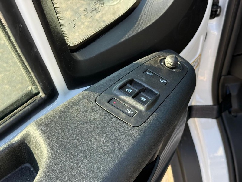 Ram ProMaster Cargo Van Vehicle Image 11