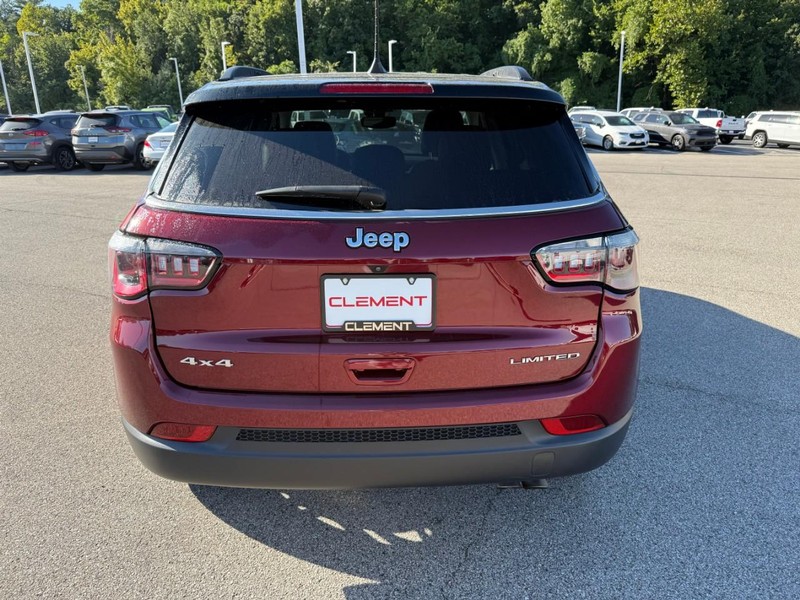Jeep Compass Vehicle Image 11