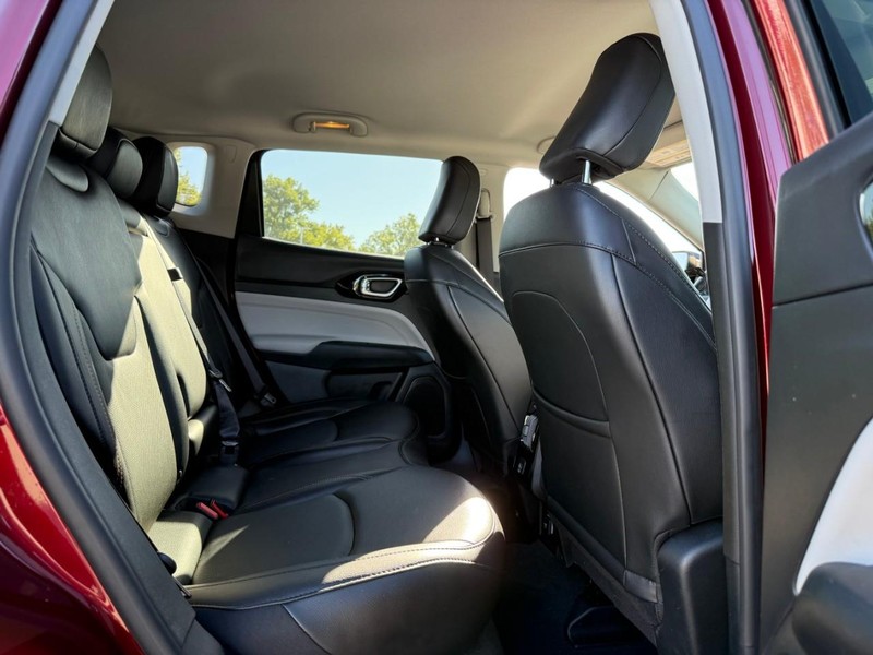 Jeep Compass Vehicle Image 15