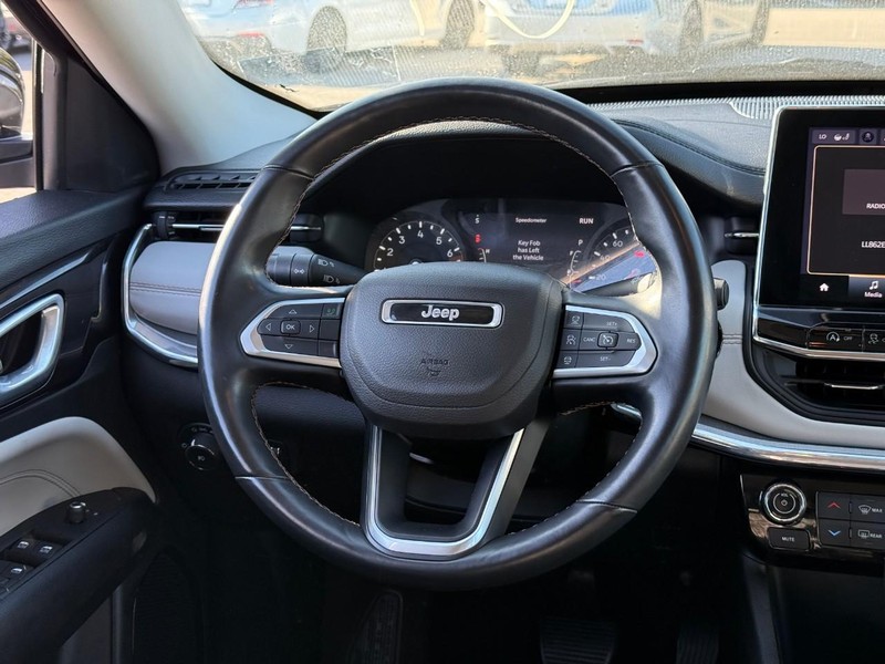 Jeep Compass Vehicle Image 17