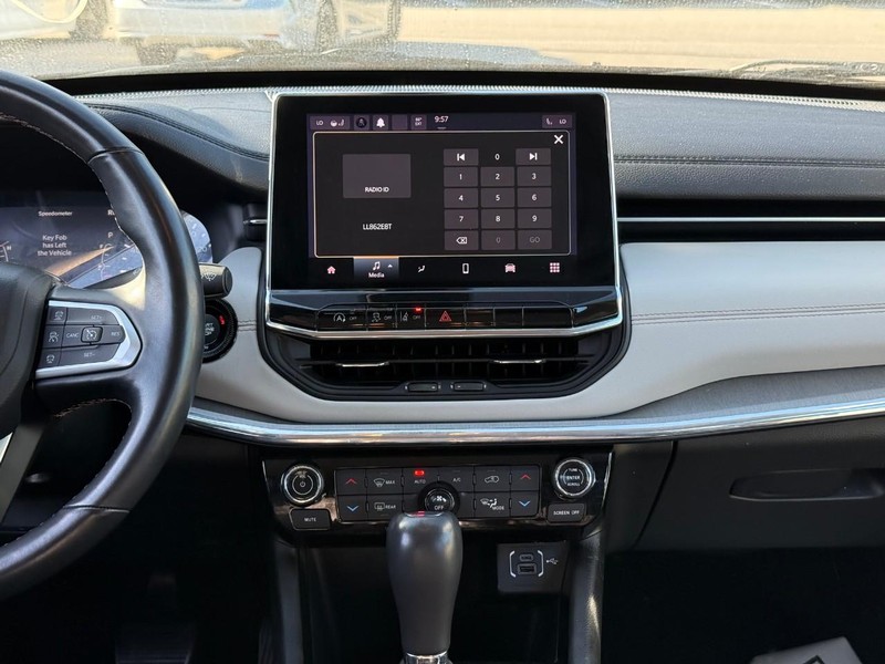 Jeep Compass Vehicle Image 18
