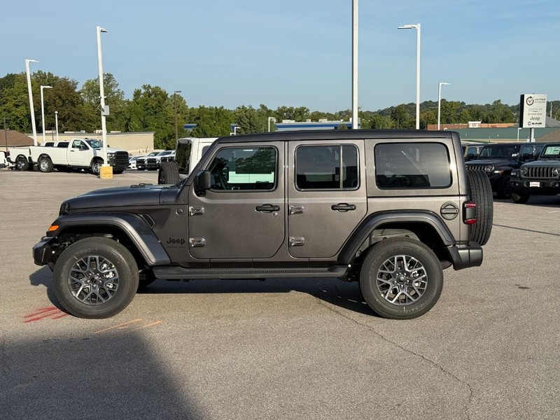 Jeep Wrangler Vehicle Image 03
