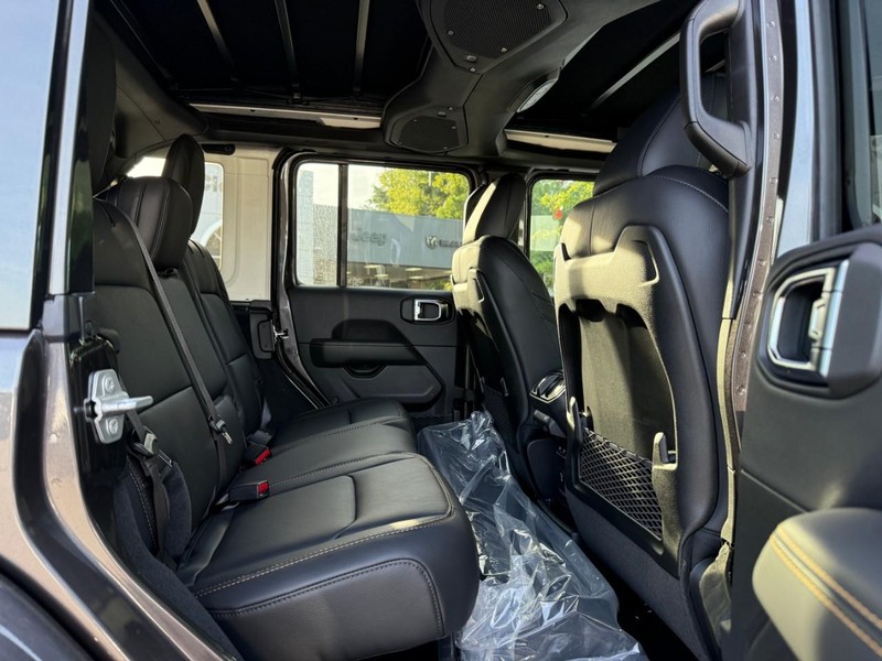 Jeep Wrangler Vehicle Image 07