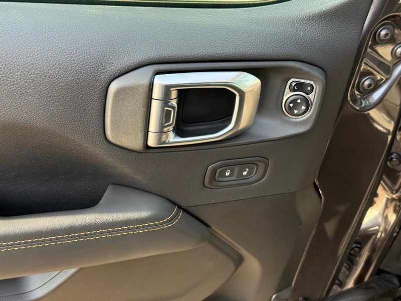 Jeep Wrangler Vehicle Image 13