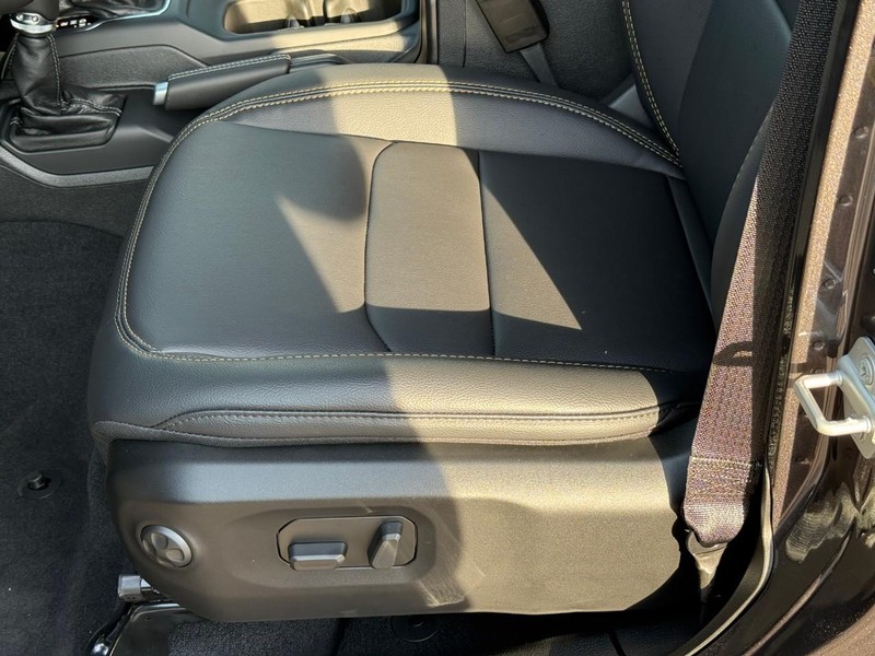 Jeep Wrangler Vehicle Image 14