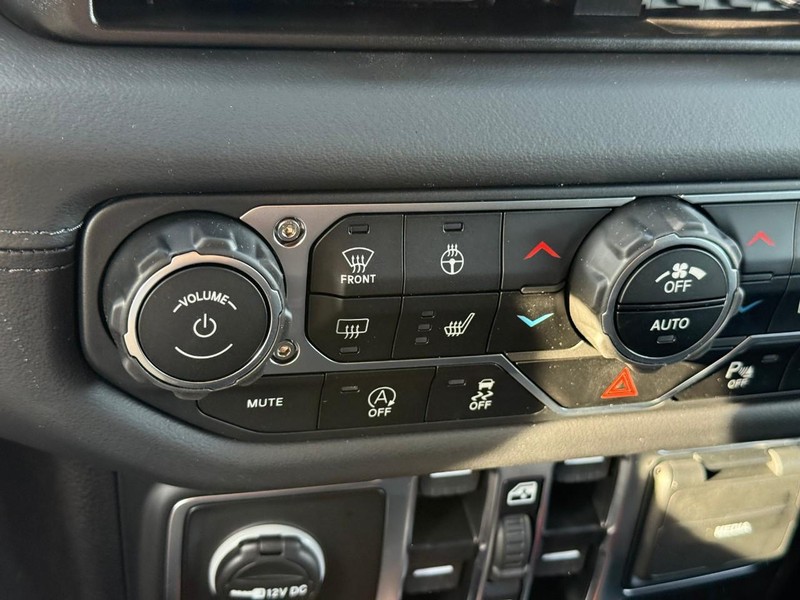 Jeep Wrangler Vehicle Image 19