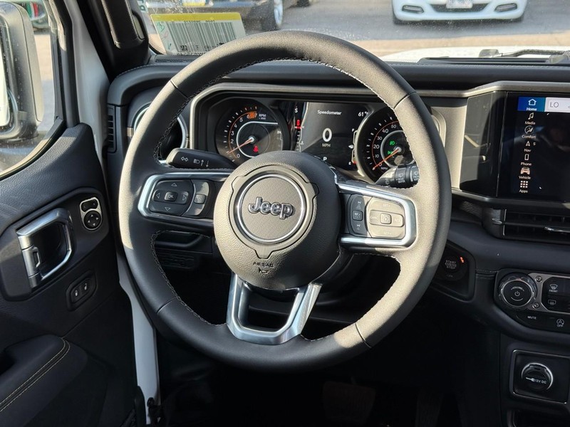 Jeep Wrangler Vehicle Image 11