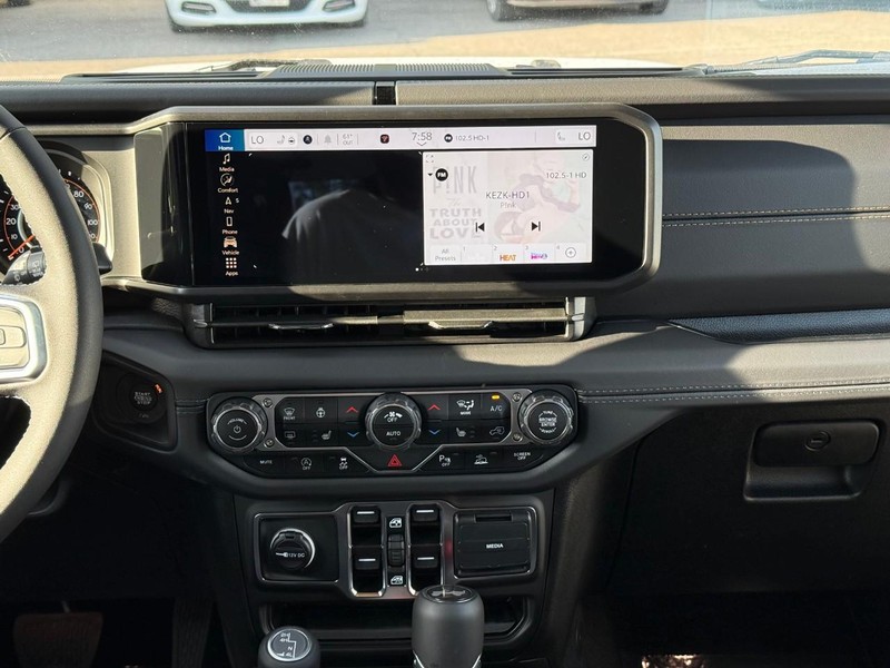 Jeep Wrangler Vehicle Image 12