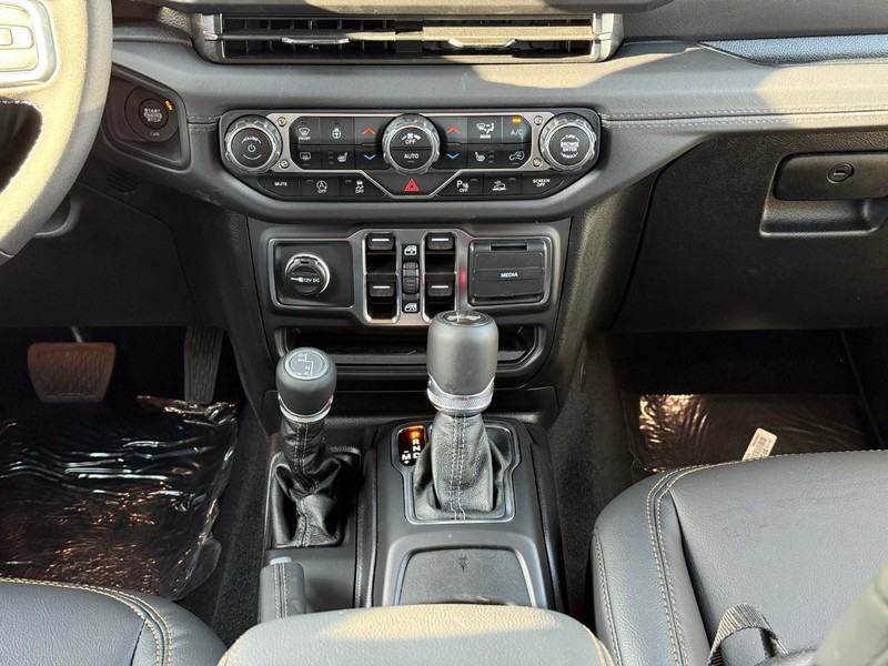 Jeep Wrangler Vehicle Image 13