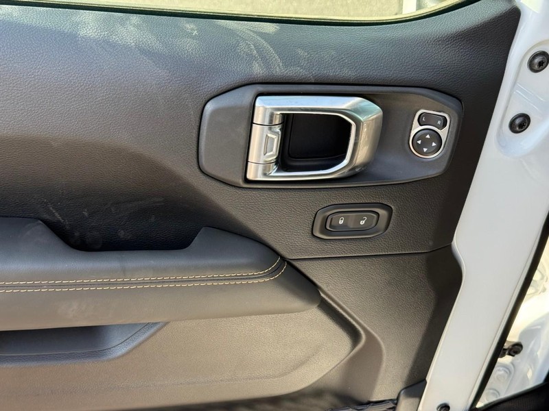 Jeep Wrangler Vehicle Image 14