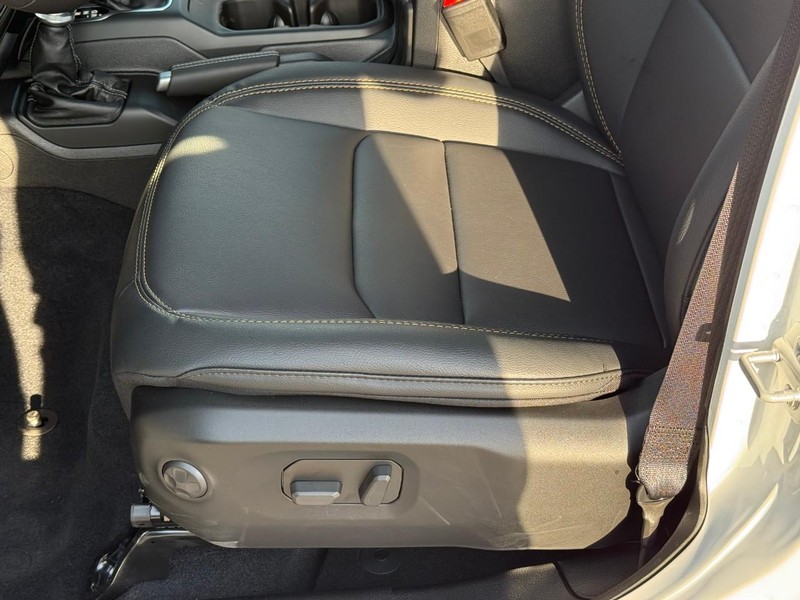 Jeep Wrangler Vehicle Image 15