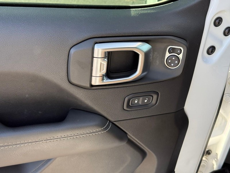Jeep Gladiator Vehicle Image 18