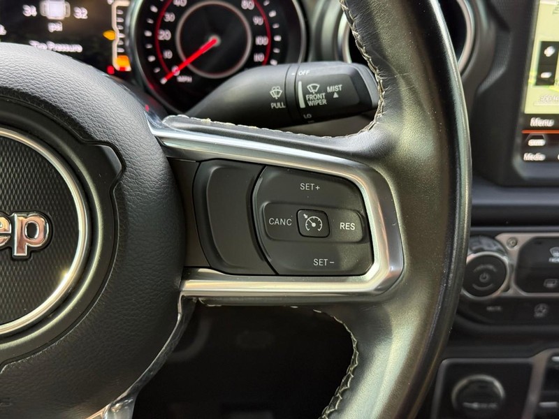 Jeep Gladiator Vehicle Image 21
