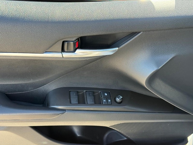 Toyota Camry Vehicle Image 17