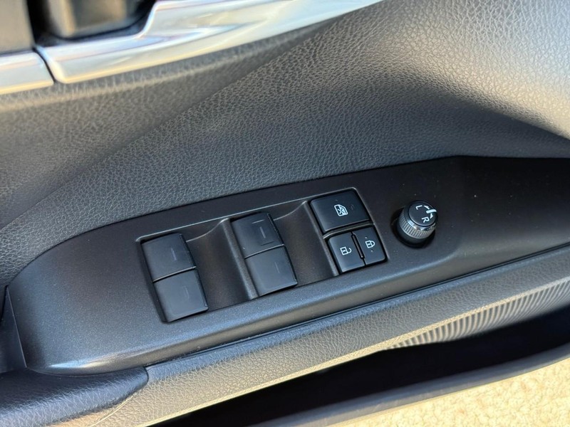 Toyota Camry Vehicle Image 18