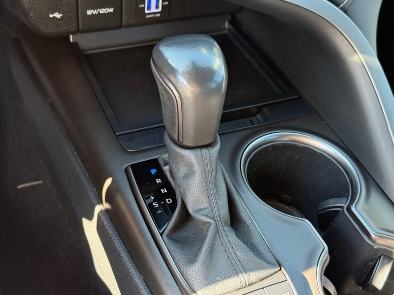 Toyota Camry Vehicle Image 24