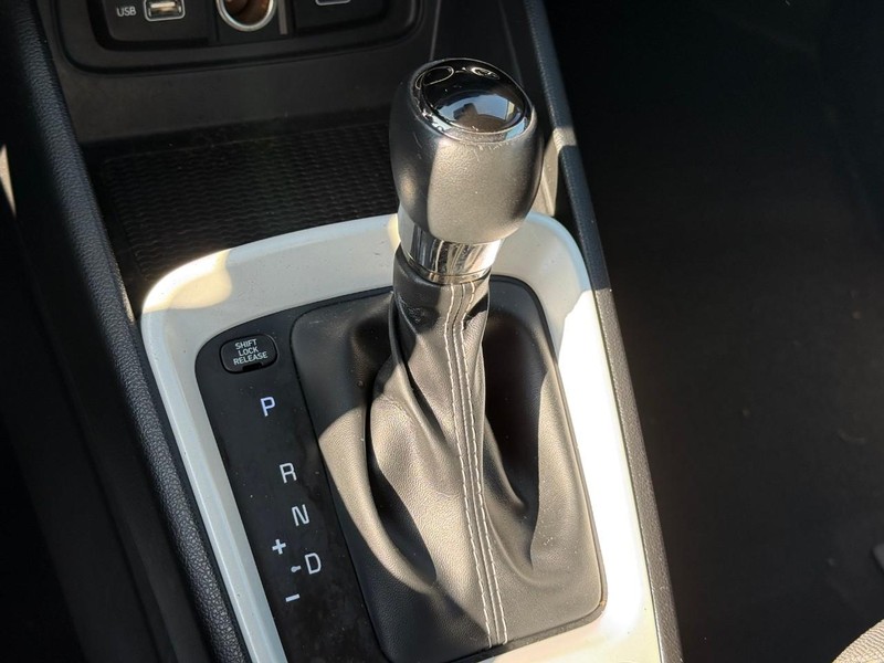 Hyundai Venue Vehicle Image 25