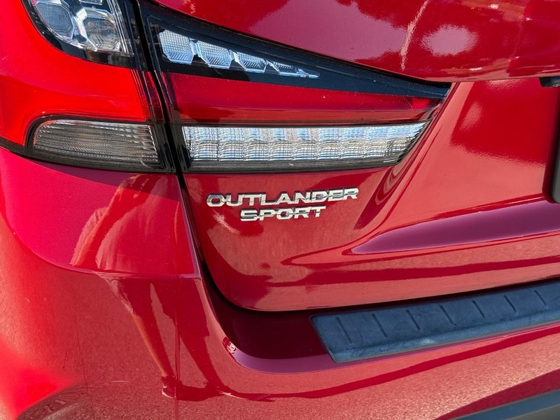 Mitsubishi Outlander Sport Vehicle Image 07