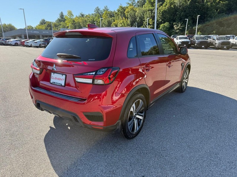 Mitsubishi Outlander Sport Vehicle Image 11