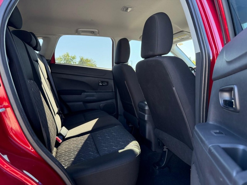 Mitsubishi Outlander Sport Vehicle Image 14