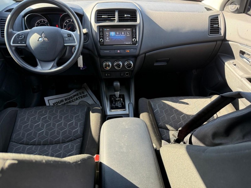 Mitsubishi Outlander Sport Vehicle Image 15
