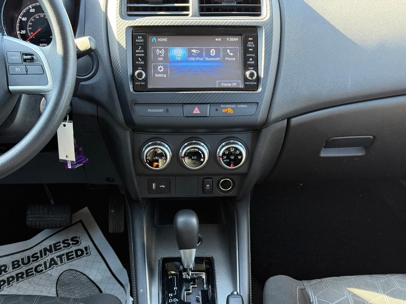 Mitsubishi Outlander Sport Vehicle Image 18