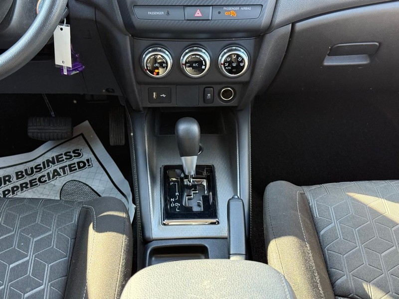 Mitsubishi Outlander Sport Vehicle Image 19