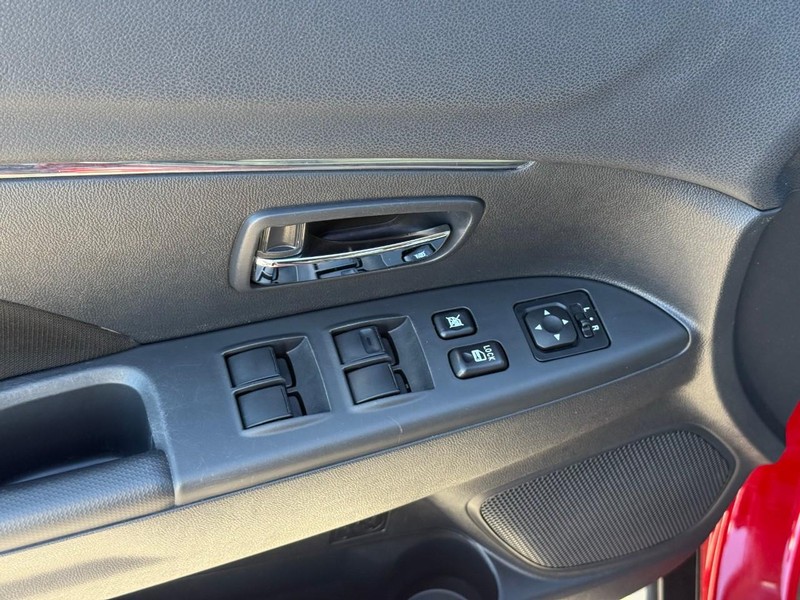 Mitsubishi Outlander Sport Vehicle Image 20