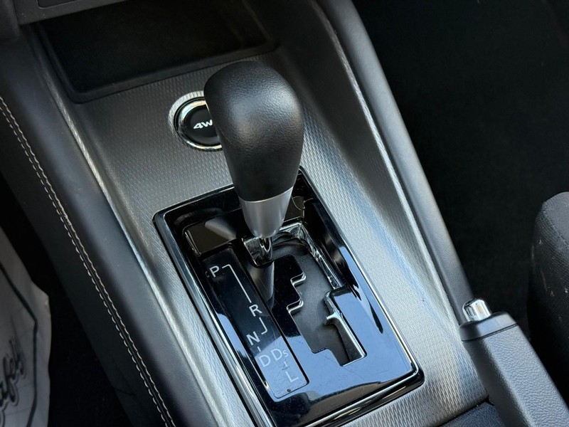 Mitsubishi Outlander Sport Vehicle Image 27