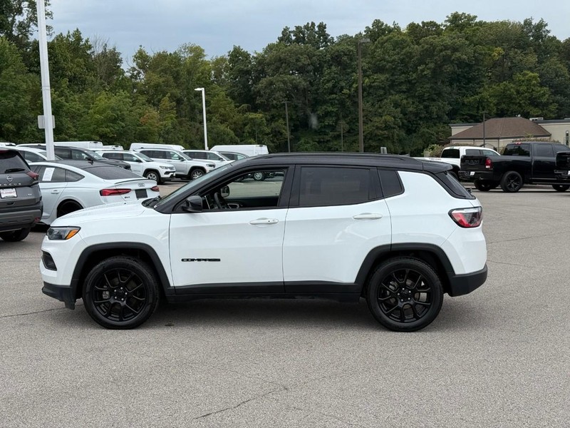 Jeep Compass Vehicle Image 03