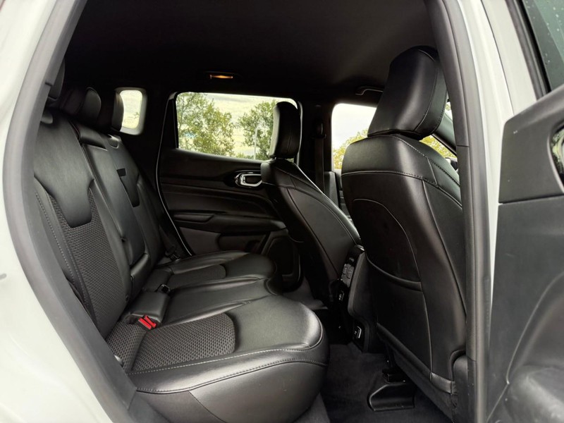 Jeep Compass Vehicle Image 13