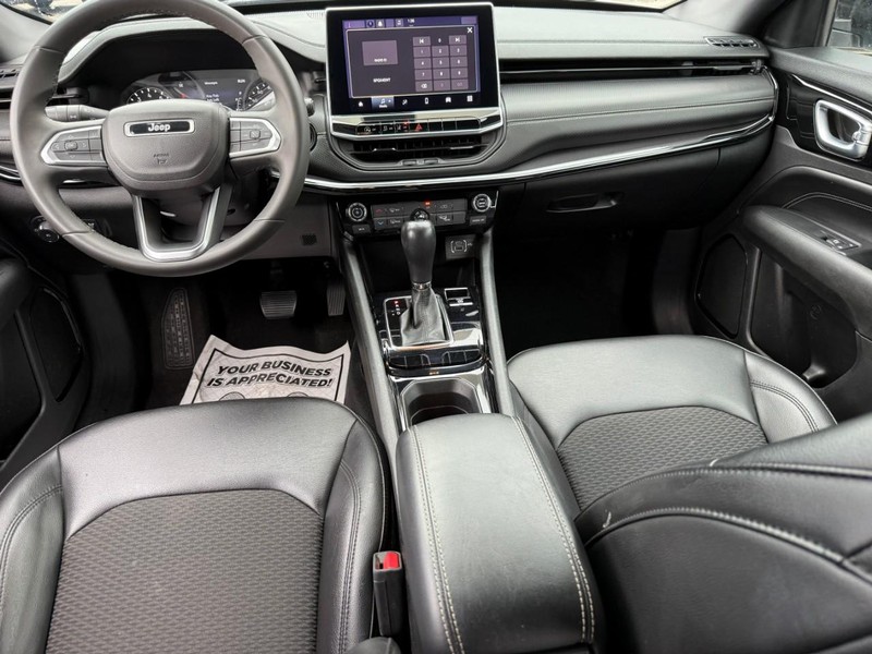 Jeep Compass Vehicle Image 14