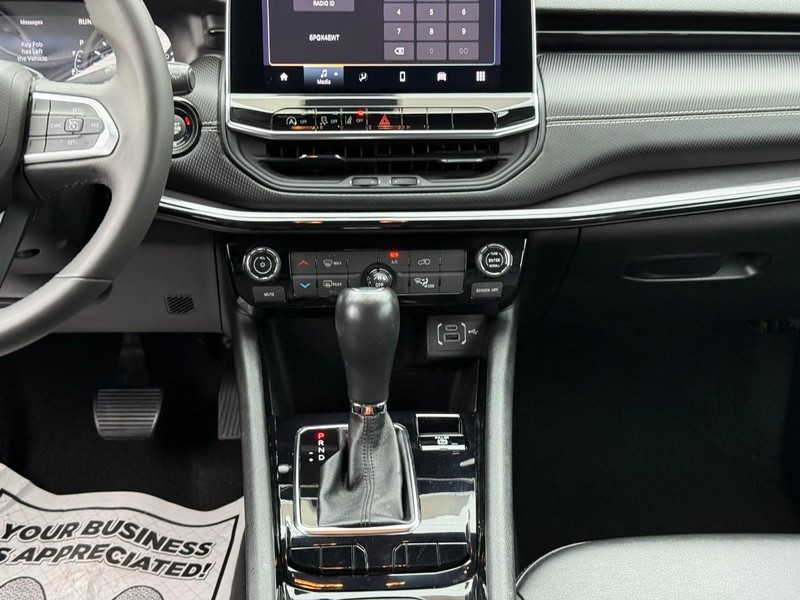Jeep Compass Vehicle Image 17