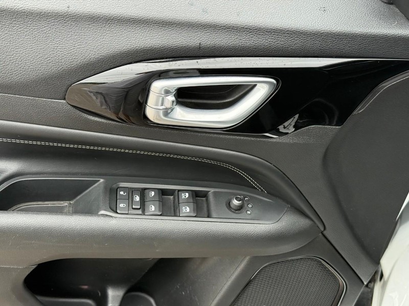Jeep Compass Vehicle Image 19