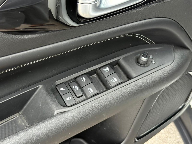 Jeep Compass Vehicle Image 20