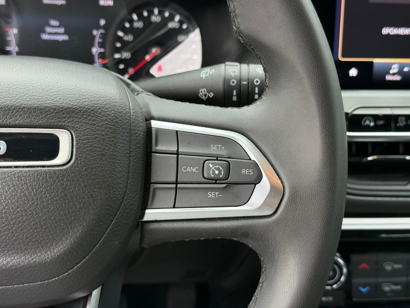 Jeep Compass Vehicle Image 24