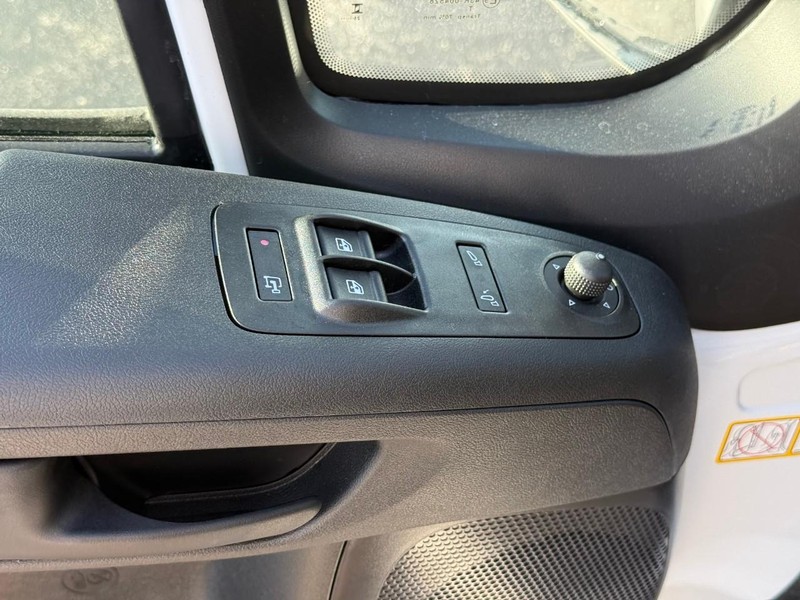 Ram ProMaster Cargo Van Vehicle Image 09