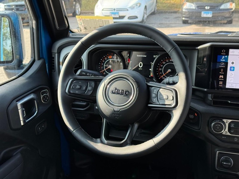 Jeep Wrangler Vehicle Image 09