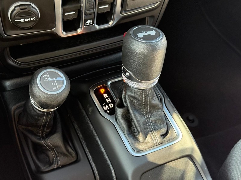Jeep Wrangler Vehicle Image 16