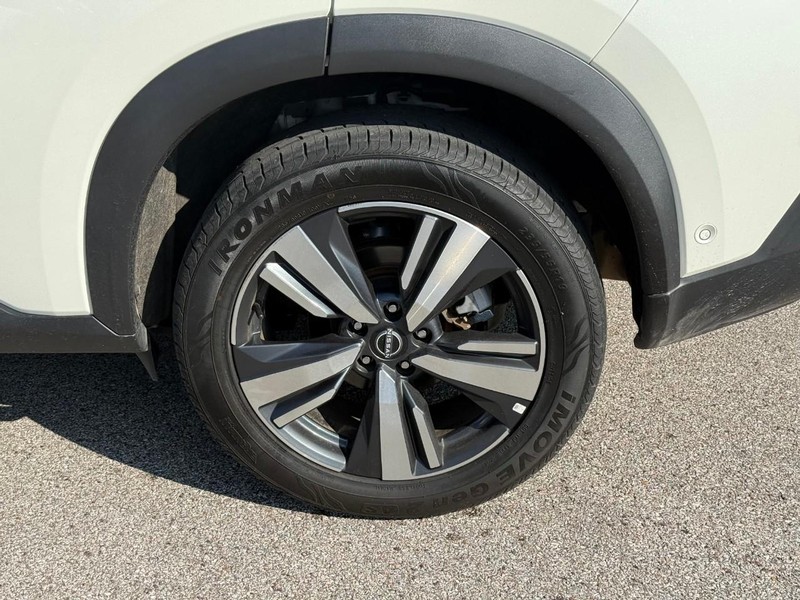 Nissan Rogue Vehicle Image 05
